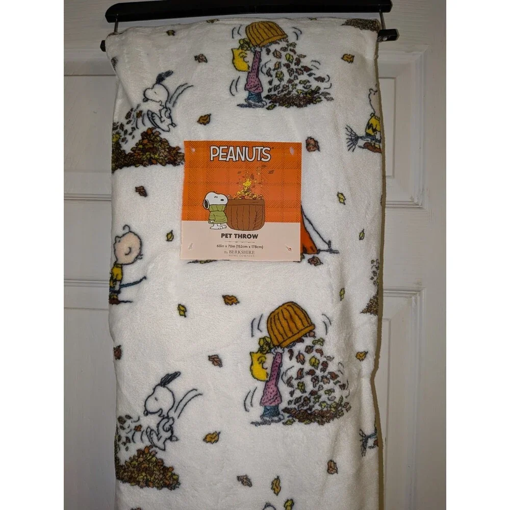 VIRAL Berkshire Home Co. Peanuts Pet Throw Blanket Snoopy Gang 60x70 White